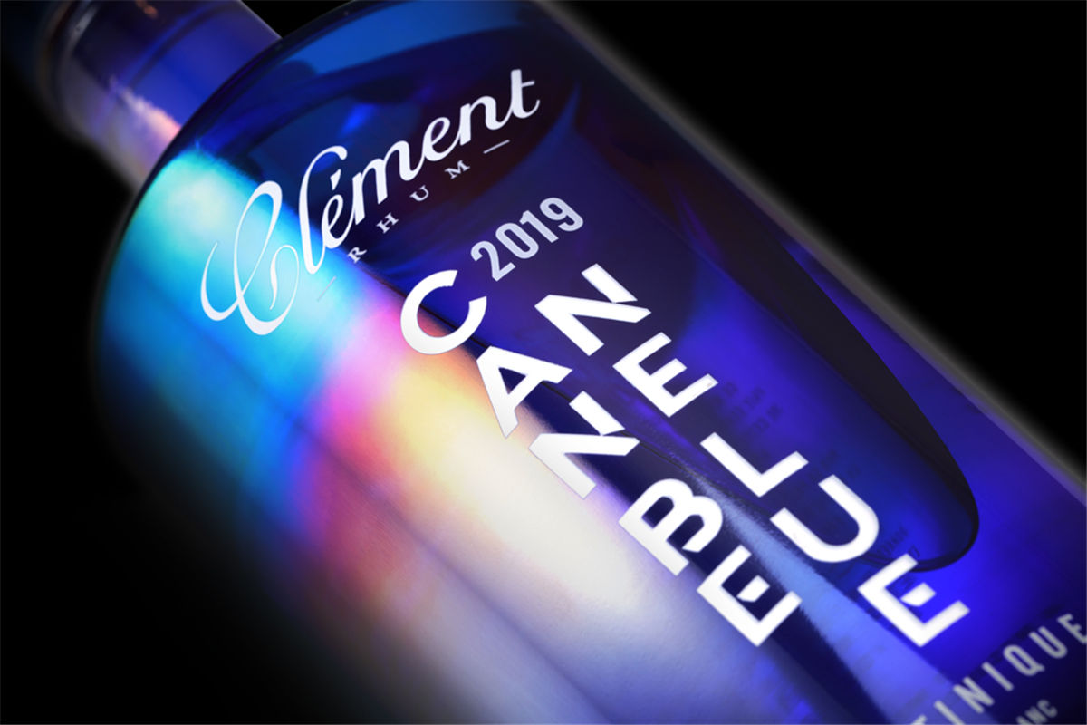 藍色瓶的葡萄酒包裝設(shè)計(圖2) 藍色瓶的葡萄酒包裝設(shè)計(圖2)