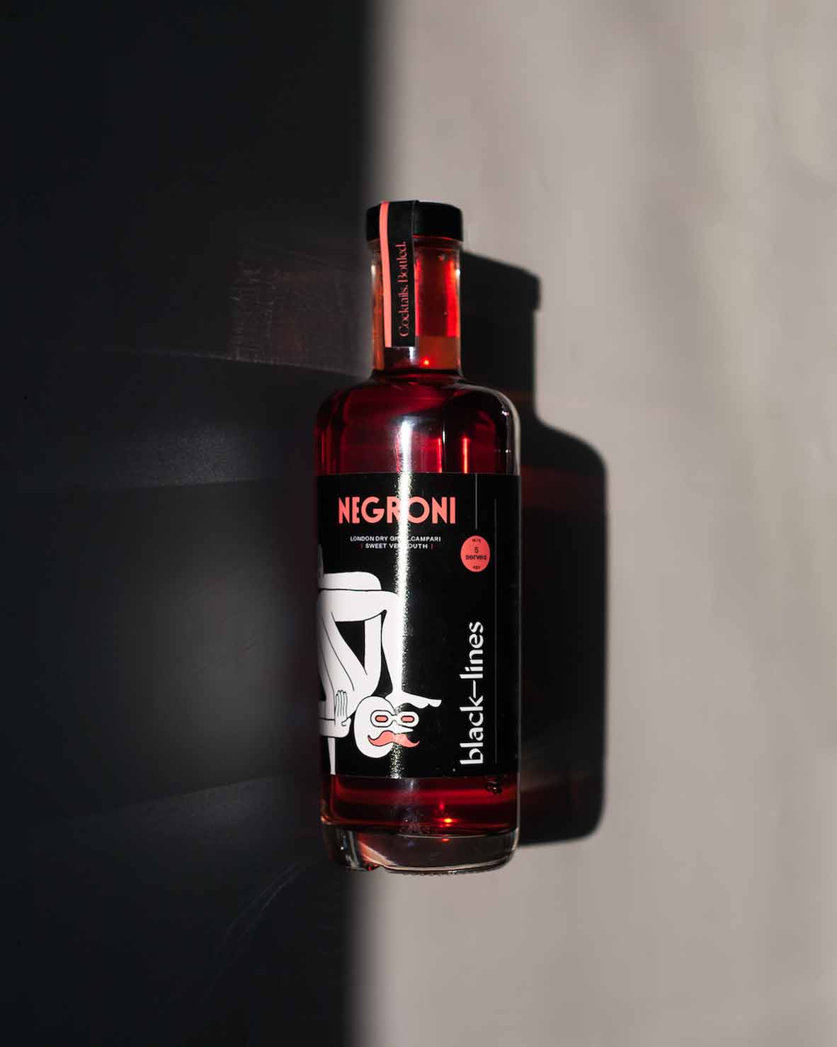 一系列現(xiàn)成的雞尾酒包裝設(shè)計(jì)(圖3)