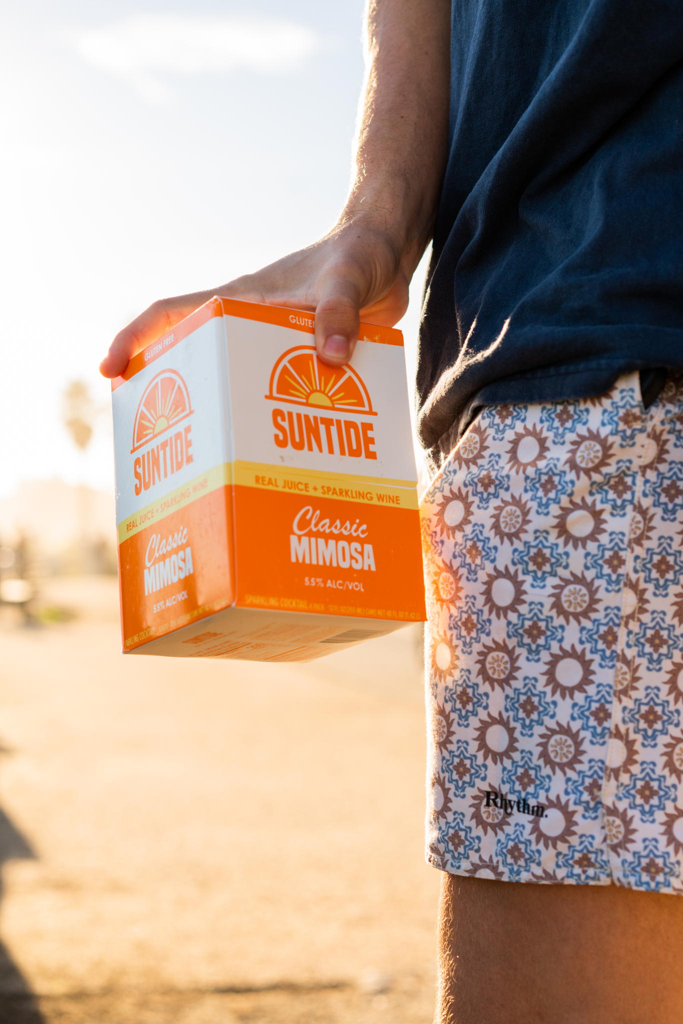 明亮的Suntide起泡酒包裝這樣設計(圖3)