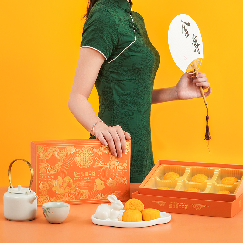 金尊 芝士火腿廣式月餅 300g包裝禮盒產(chǎn)品包裝創(chuàng)意設(shè)計(jì)欣賞(圖2)