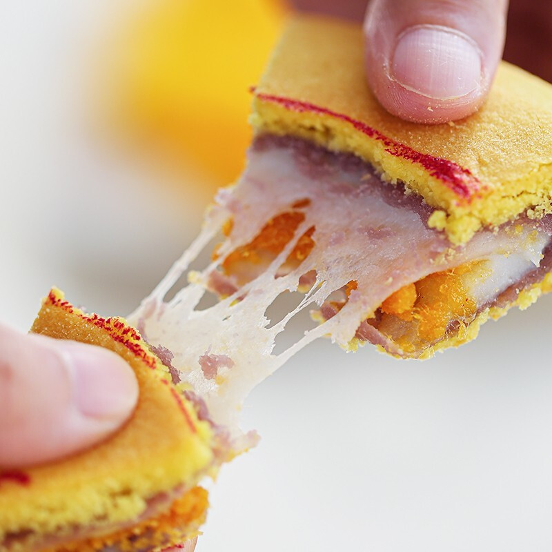 悅?cè)氚偃f 閩南大悅餅 香芋蛋黃肉松 廣式月餅 500g*2盒 禮盒裝包裝禮盒產(chǎn)品包裝創(chuàng)意設(shè)計欣賞(圖4)